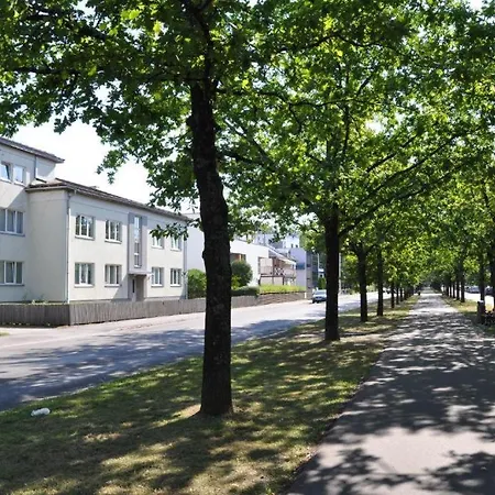 Spacious 2 Bedroom Near Apartman *